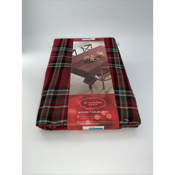 St Nicholas Square Red Holiday Plaid Tablecloth 70" Round - Picture 1 of 4